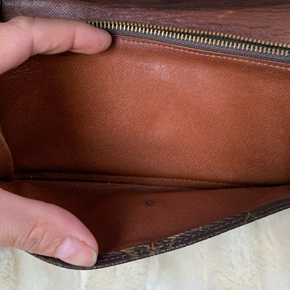 LV Monogram Emilie Continental Wallet - Picture 7 of 16